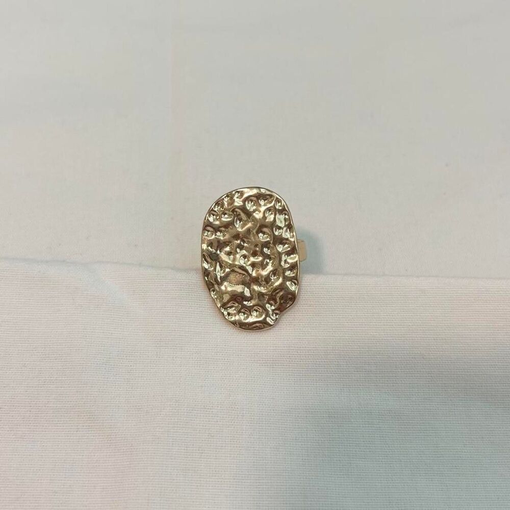 Luxurious Vintage Inspired Gold Ring - Picture 4 of 4